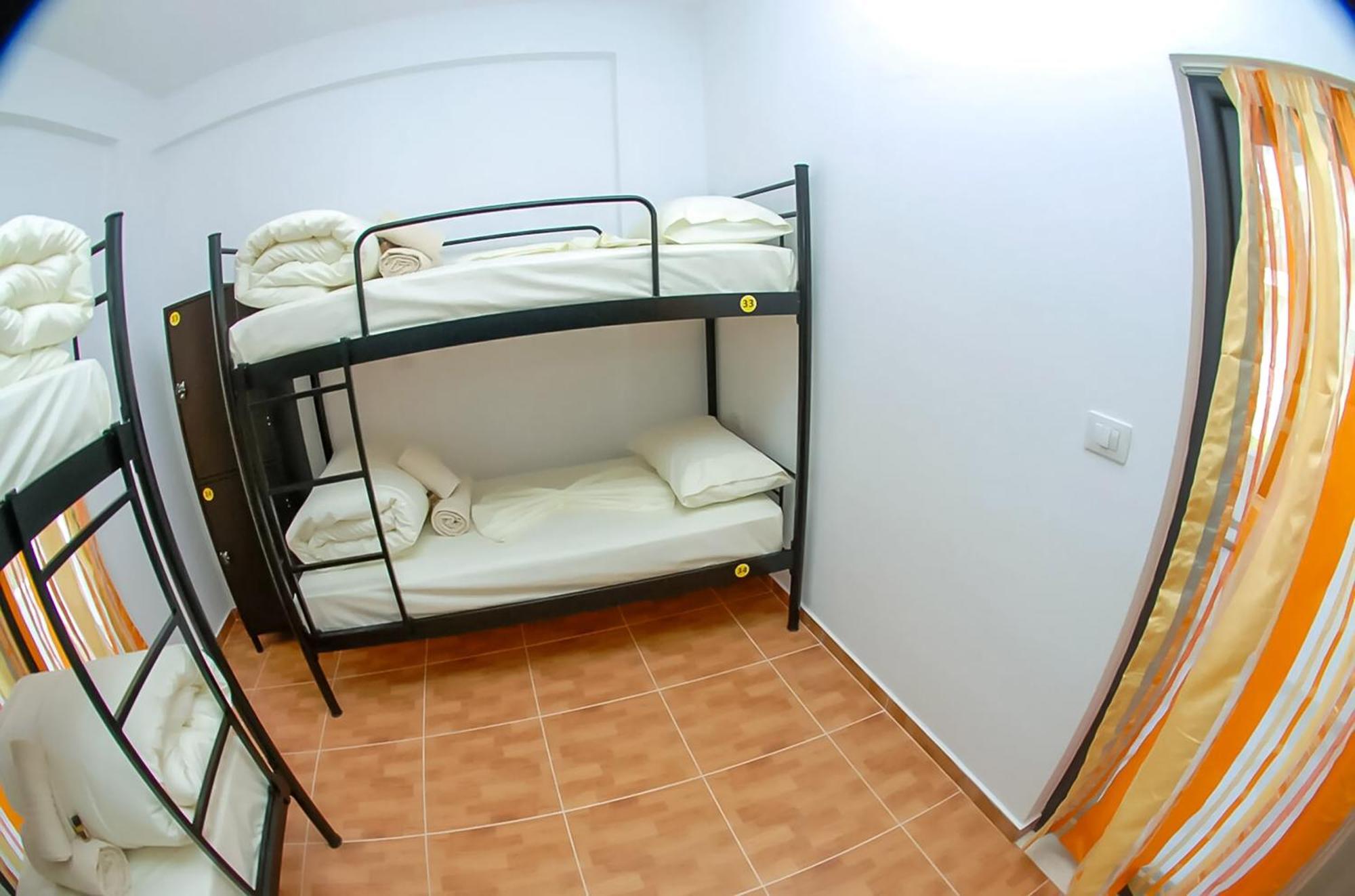 Poseidonas Hostal *