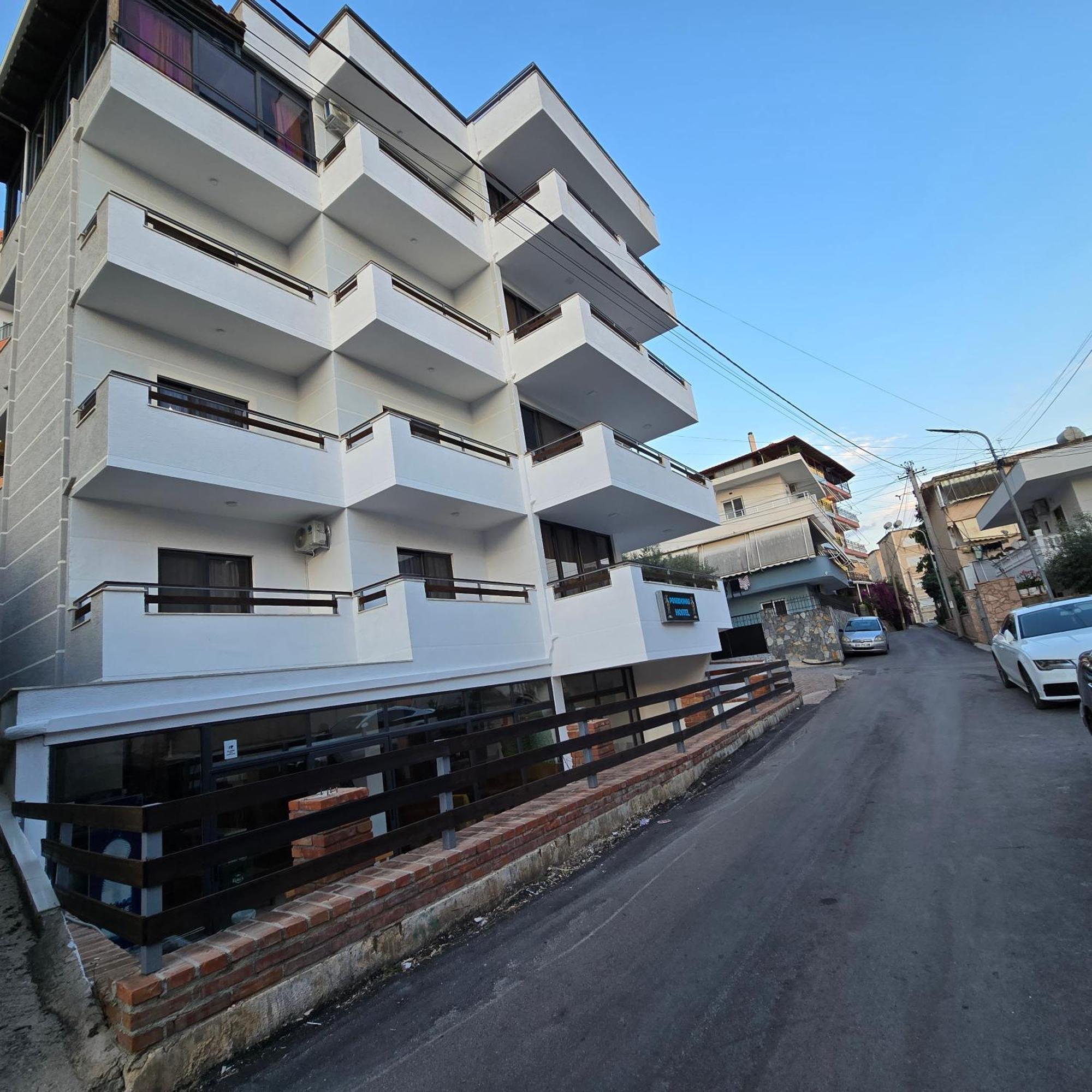 Poseidonas Hostal *