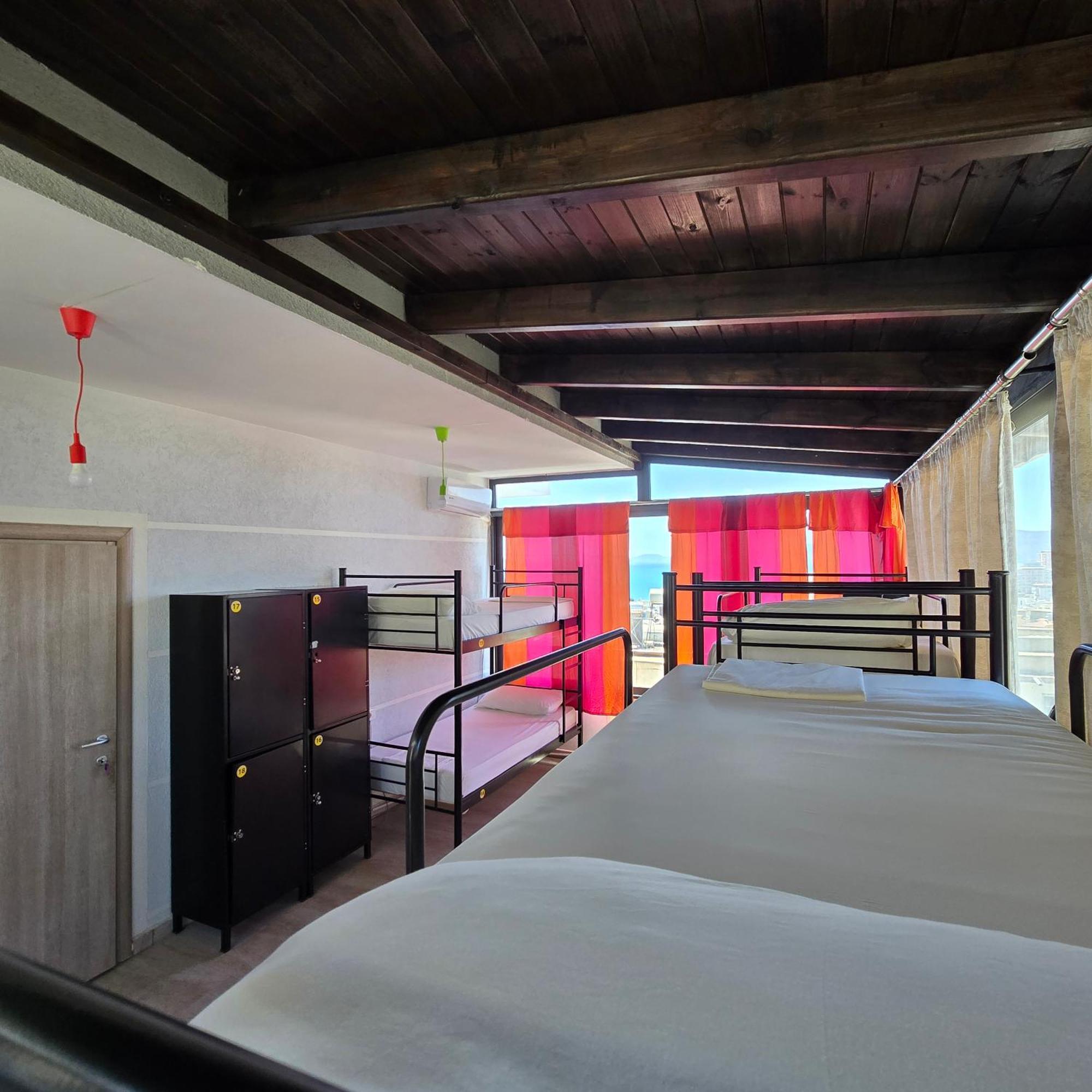 Poseidonas Hostal *